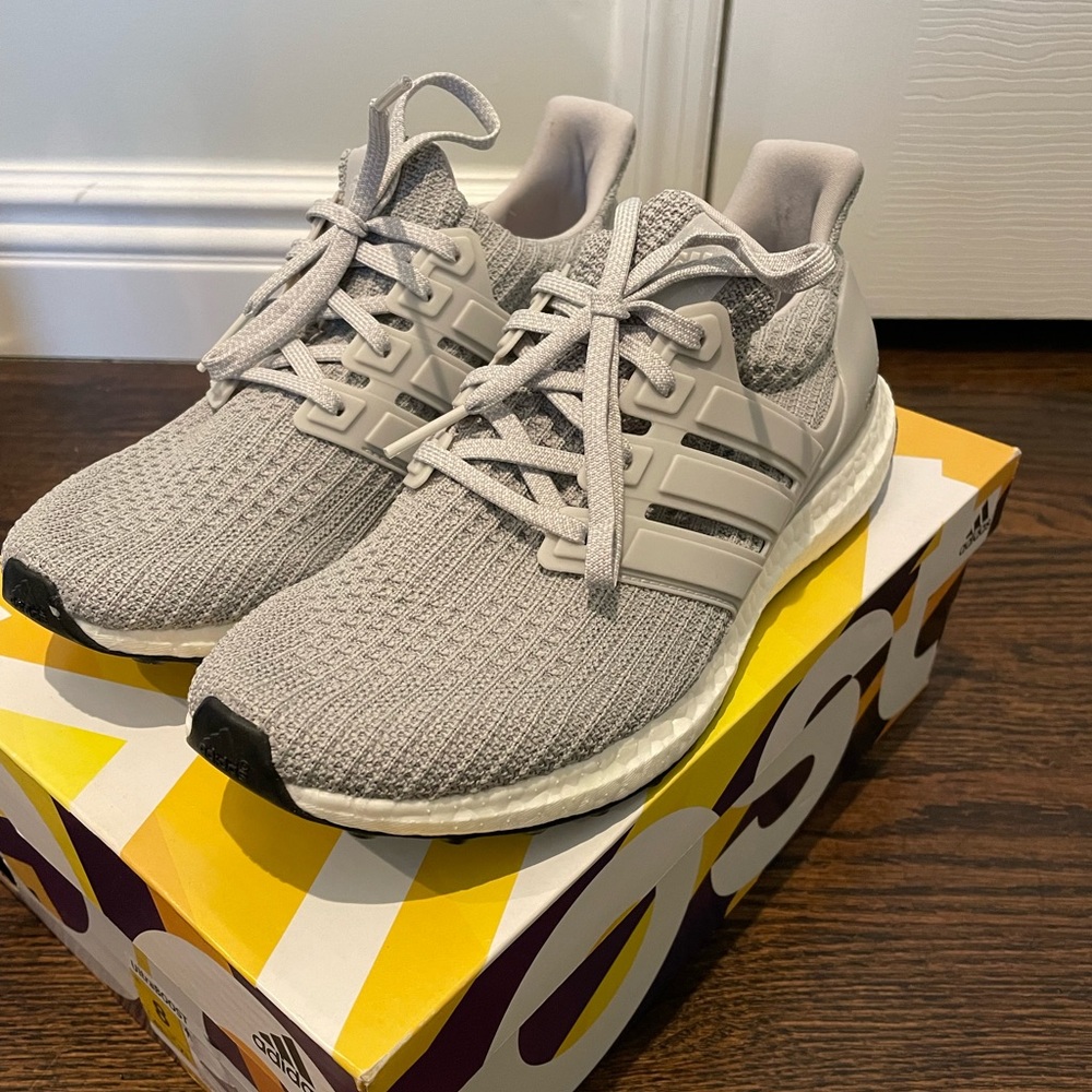 adidas UltraBOOST Mens Size 8 - like new! Worn once